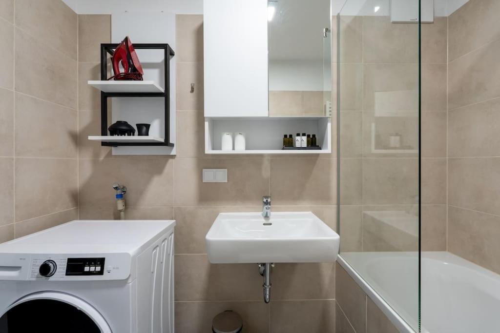 1Br Haven With Swift City Access By Hm 비엔나 외부 사진