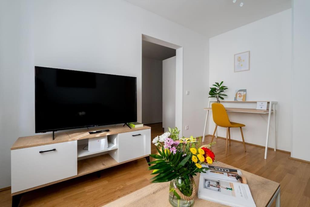 1Br Haven With Swift City Access By Hm 비엔나 외부 사진