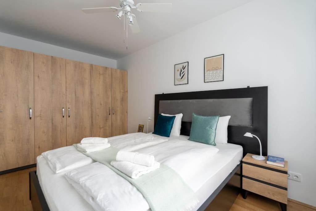 1Br Haven With Swift City Access By Hm 비엔나 외부 사진