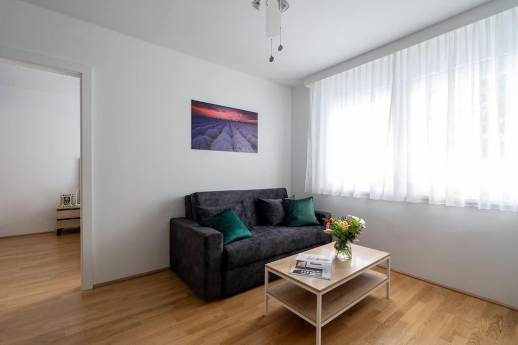 1Br Haven With Swift City Access By Hm 비엔나 외부 사진